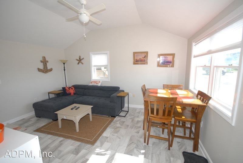 38 North End Blvd - Photo 2 of 13