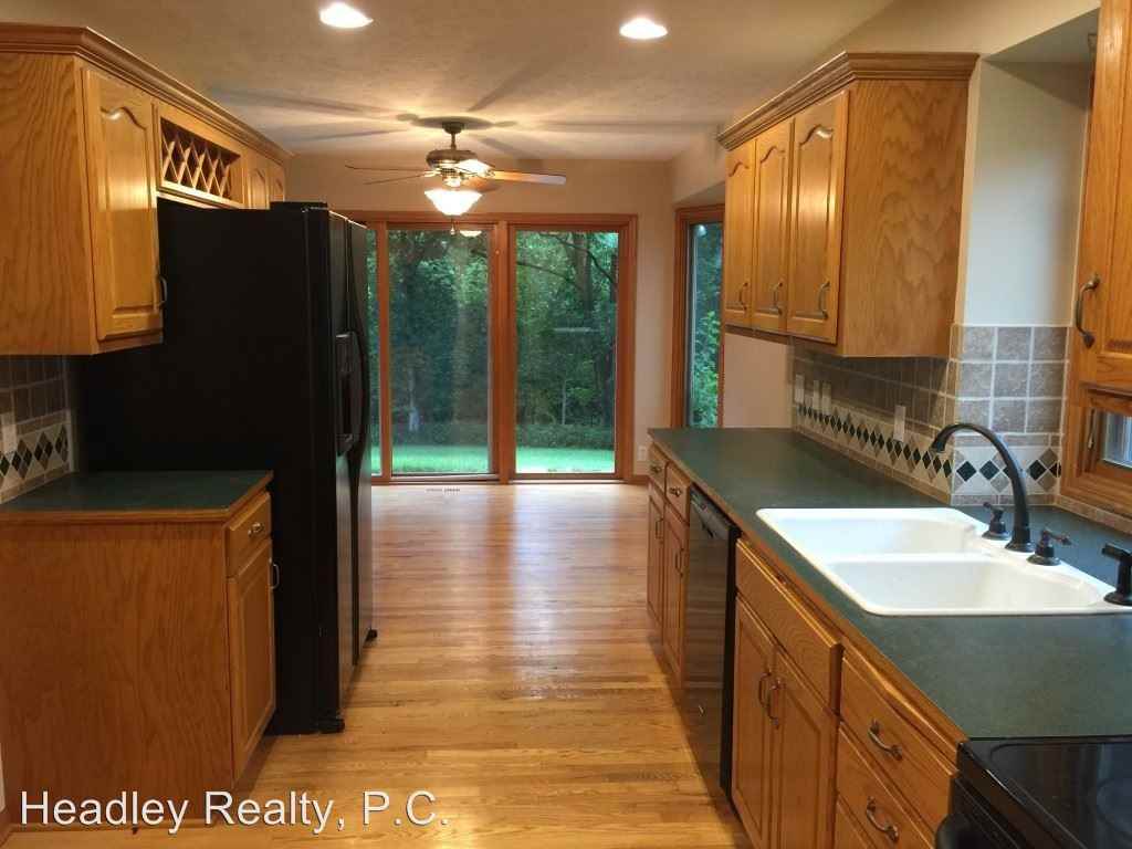 19621 Ridgeway Rd - Photo 2 of 10