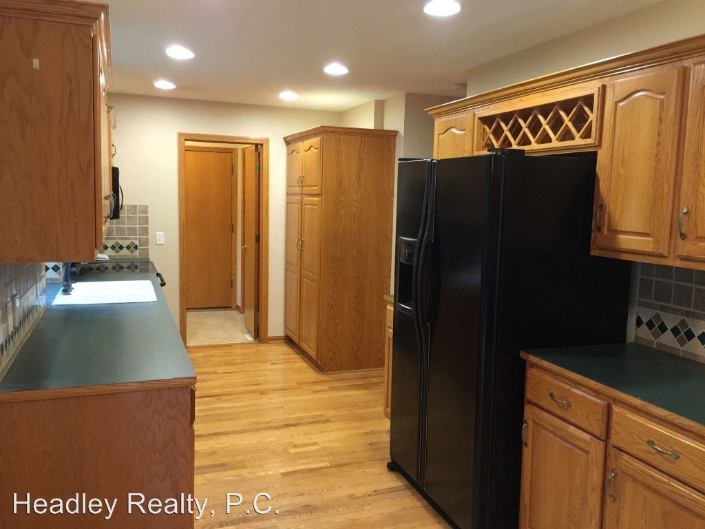 19621 Ridgeway Rd - Photo 3 of 10