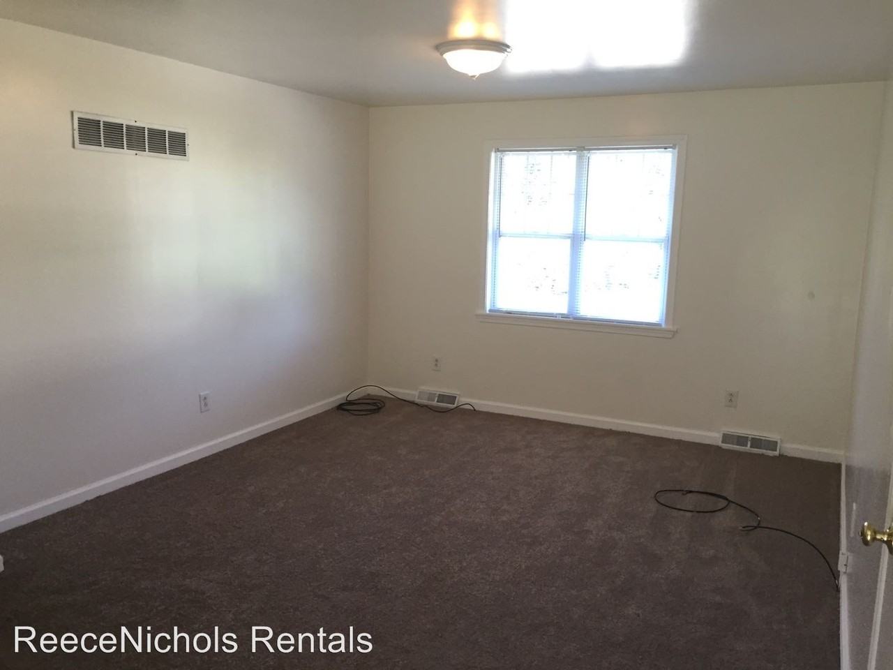 109 S Glenwood Ave - Photo 2 of 8