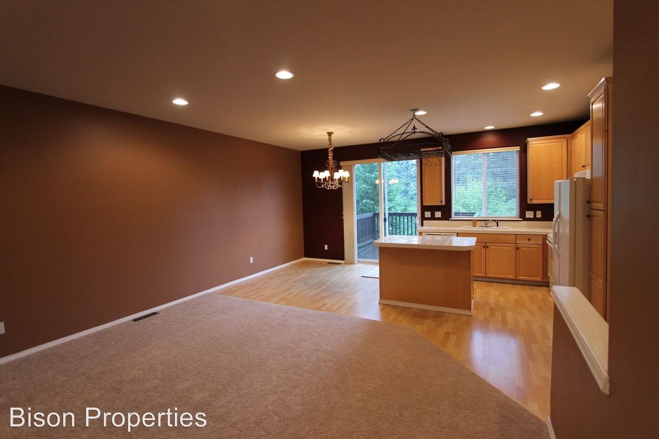 20281 S Hoodview Ave - Photo 3 of 15