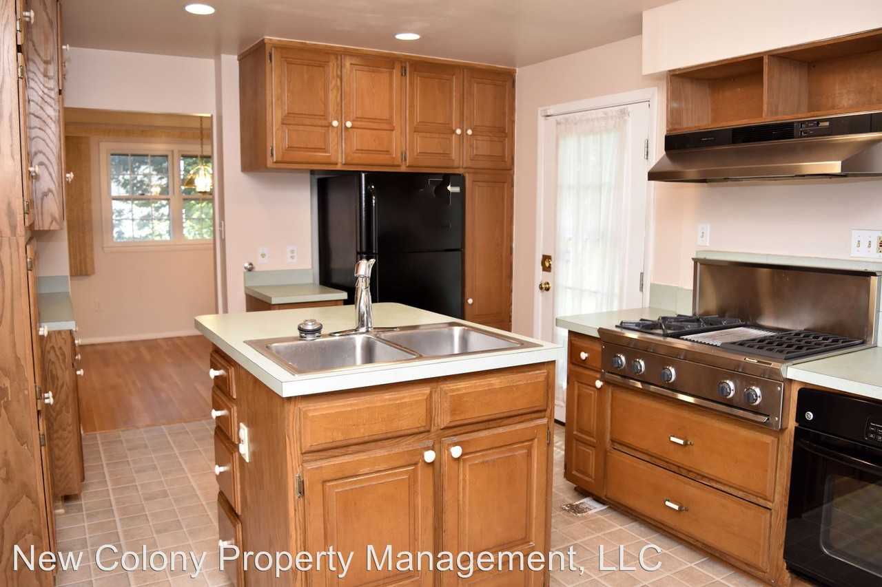 1305 Gresham Rd - Photo 2 of 22