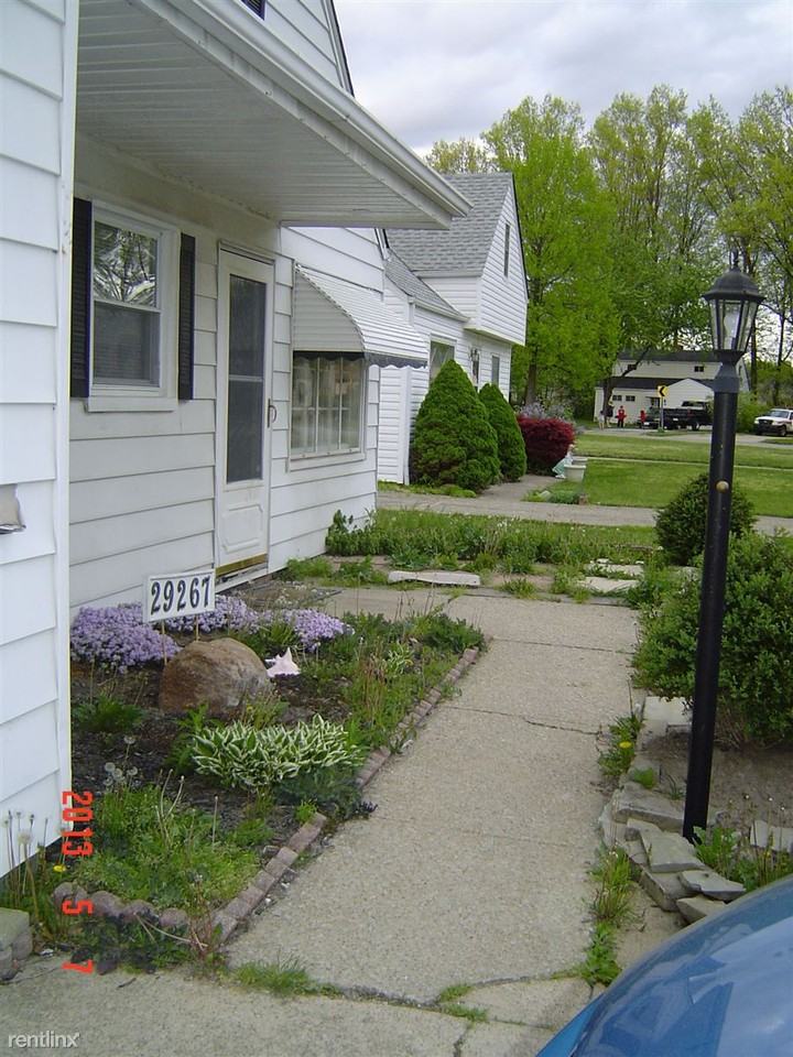 29267 Edgewood Dr - Photo 2 of 7