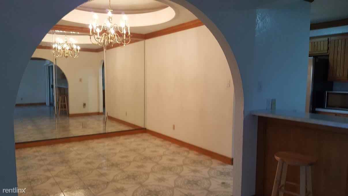 2900 E Pelican Ave - Photo 2 of 4