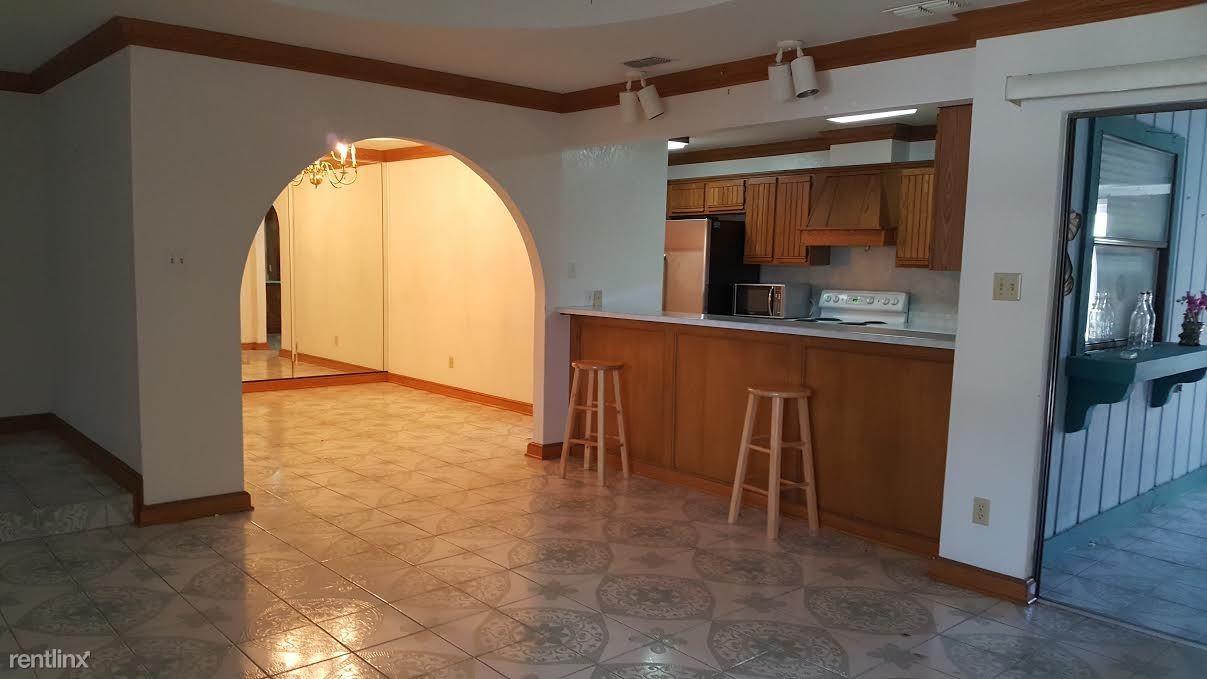 2900 E Pelican Ave - Photo 3 of 4