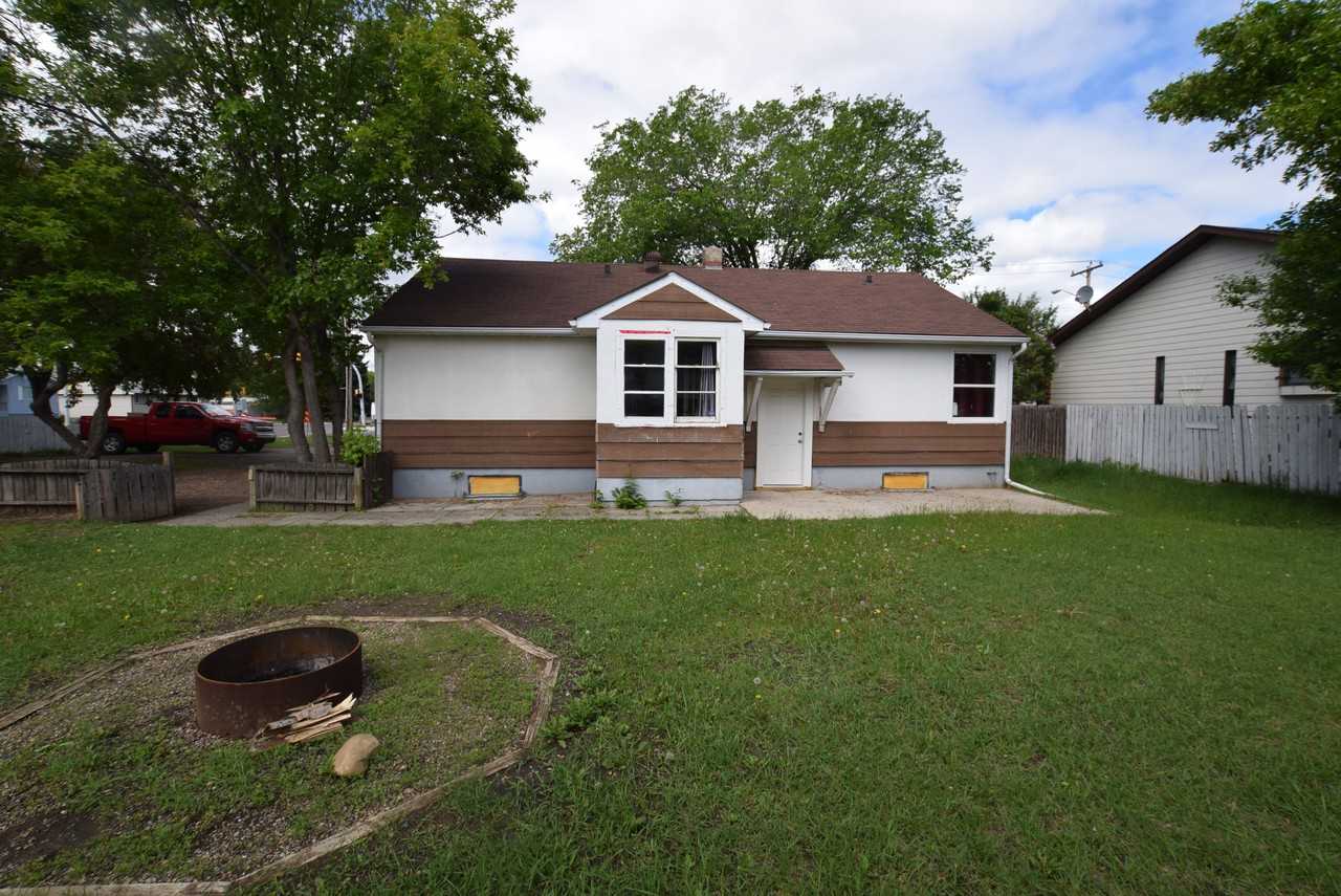 608 2 Street East - Photo 3 of 9