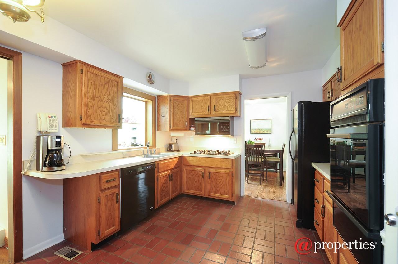 128 Avon Ave - Photo 3 of 10