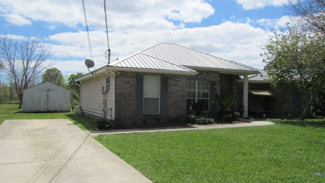 263 Wilson St - Photo 2 of 17