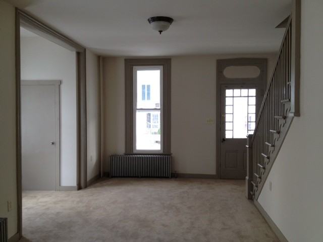 407 Maple St - Photo 2 of 11