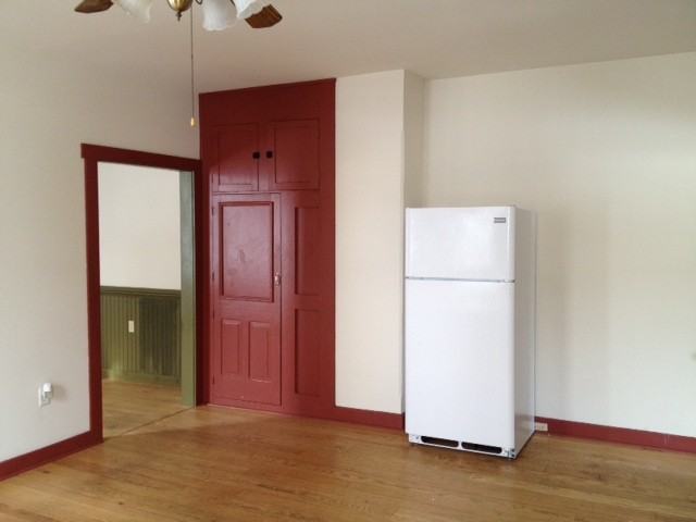 407 Maple St - Photo 3 of 11