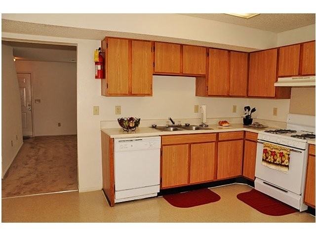 600 South Pine Hill - Photo 3 of 21