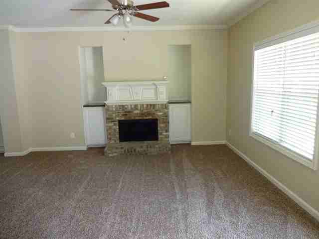 208 Cole Ct - Photo 2 of 8