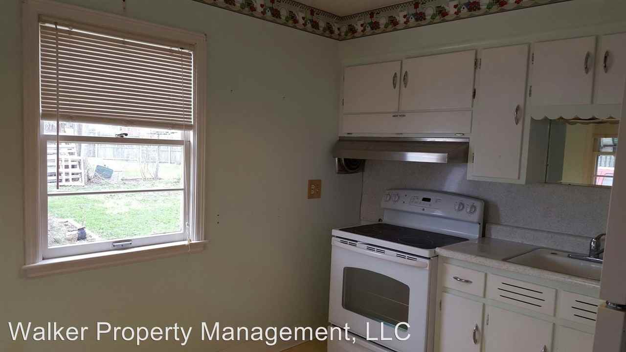 1008 Townline Ave - Photo 2 of 14