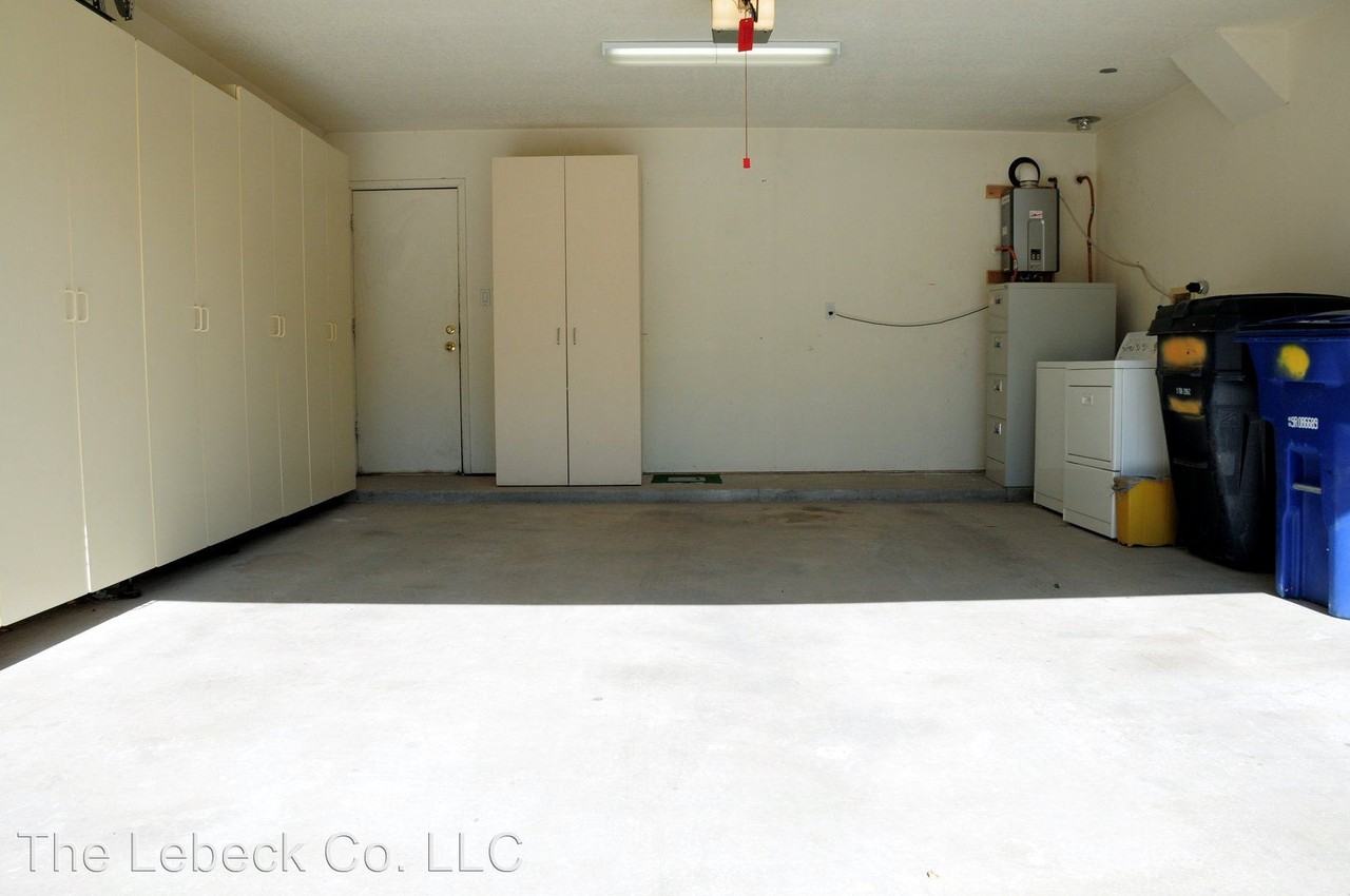 2452 Plaza Vizcaya NW - Photo 3 of 36