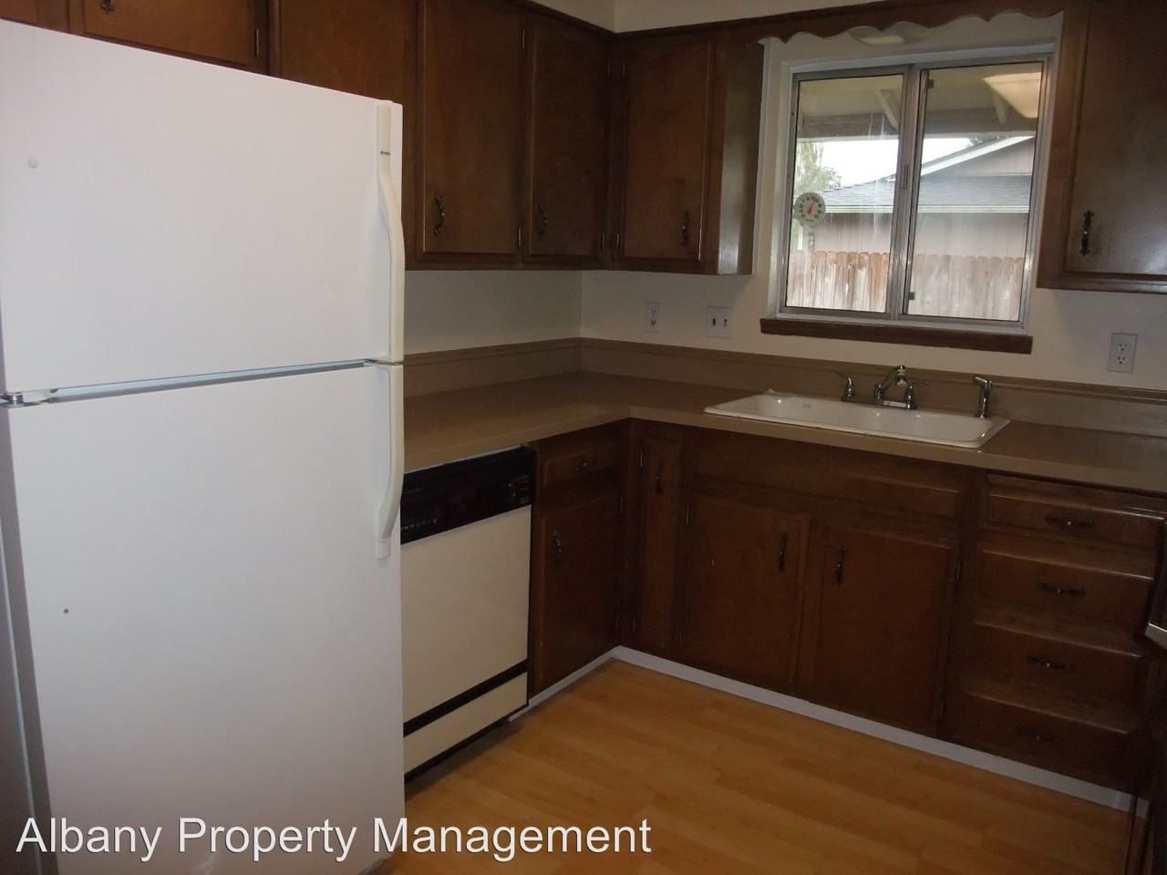 333 Tanglewood Ct - Photo 2 of 13