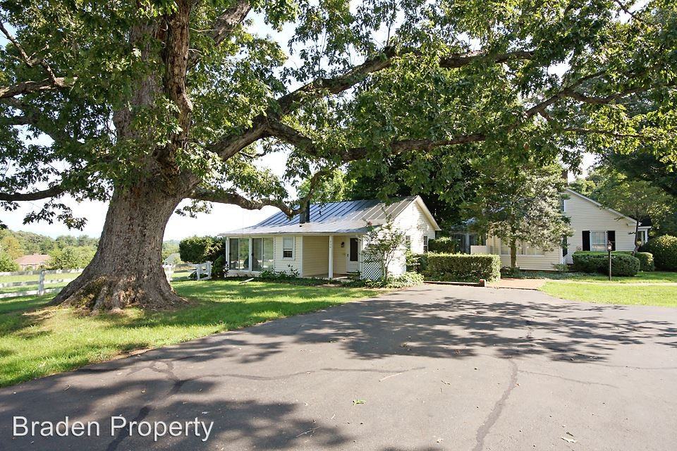 930 Rutledge Ln - Photo 3 of 16