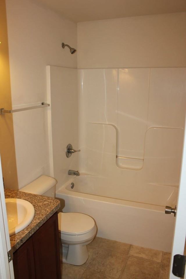 1215 Chestnut Ct - Photo 3 of 4