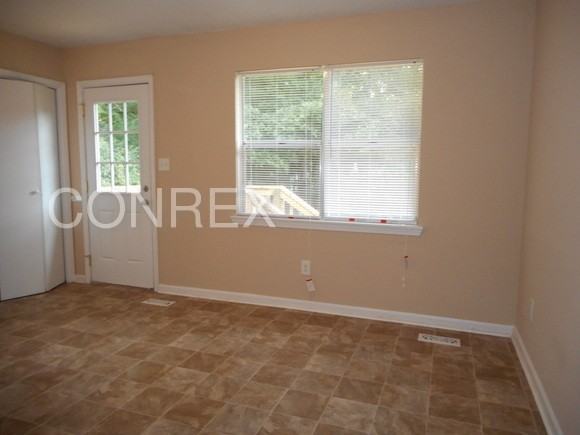 6719 Ridgewood Dr - Photo 3 of 16