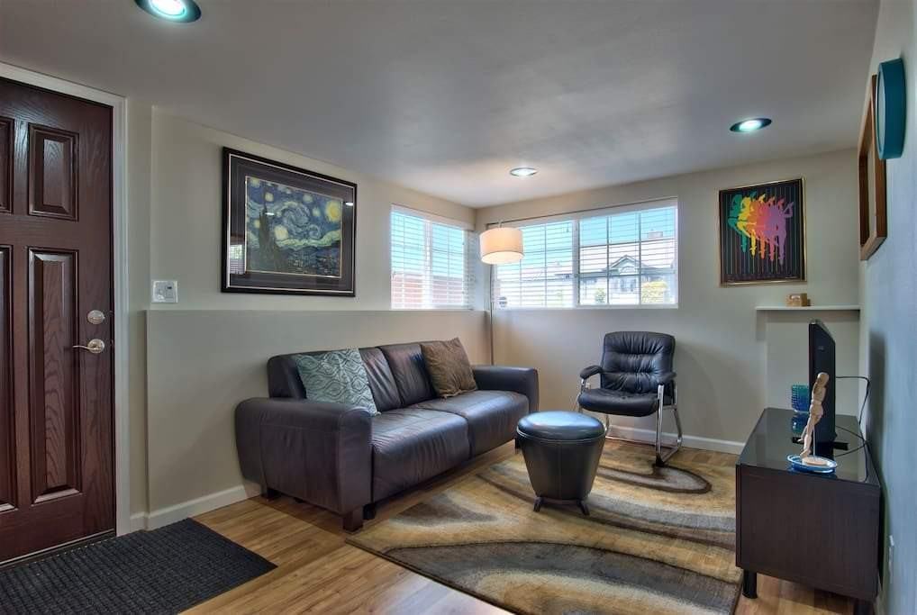 1315 S Hanford St - Photo 2 of 27