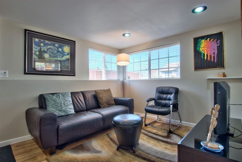 1315 S Hanford St - Photo 3 of 27