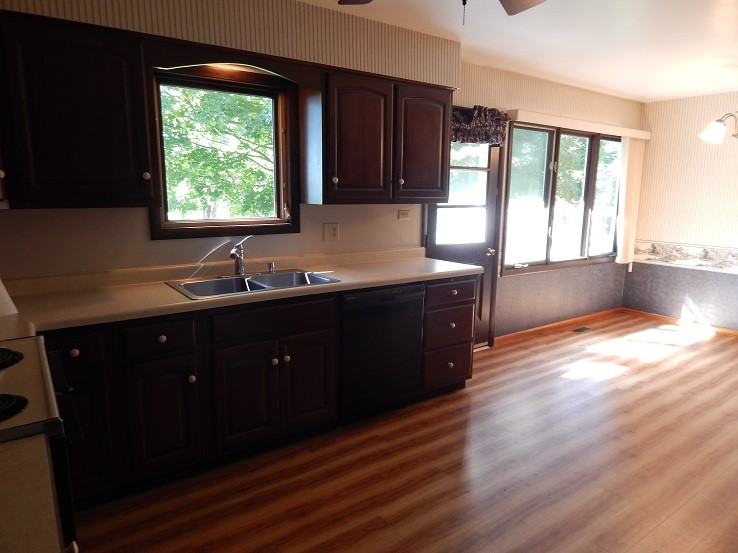 580 N State St - Photo 2 of 11