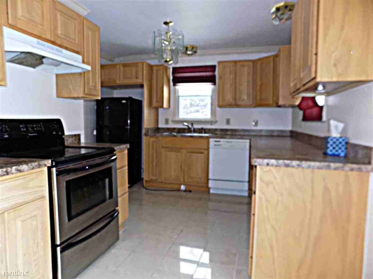 303 S Lemen St - Photo 3 of 15