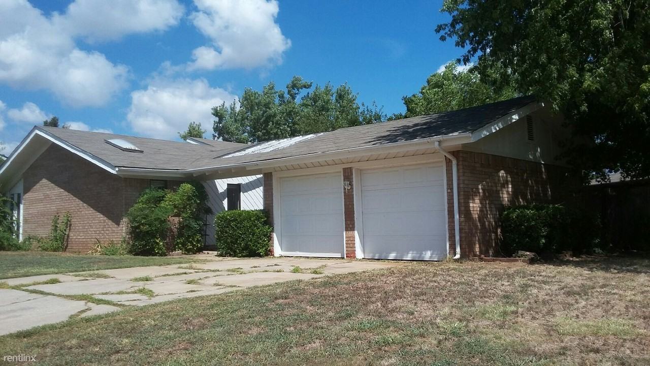 8401 NW 87th St - Photo 2 of 10