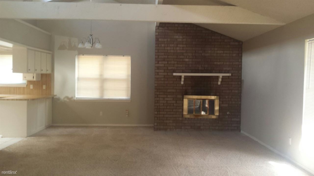 8401 NW 87th St - Photo 3 of 10