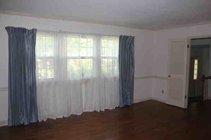 112 Radcliff Cir - Photo 2 of 14