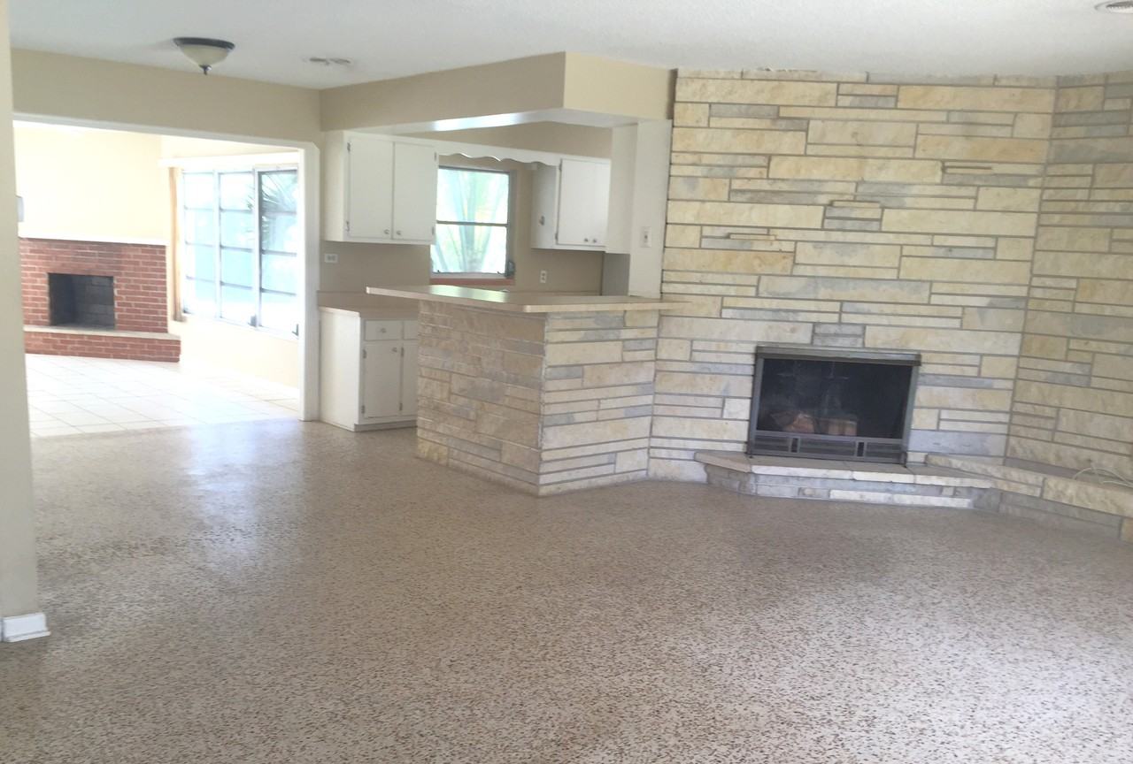413 Mahon Dr - Photo 2 of 12