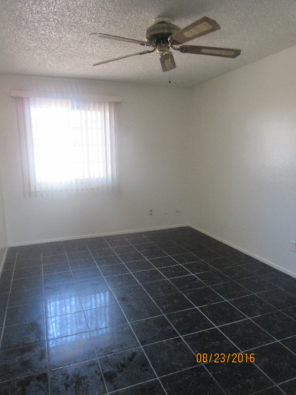 4042 E Burgess Ln - Photo 2 of 3