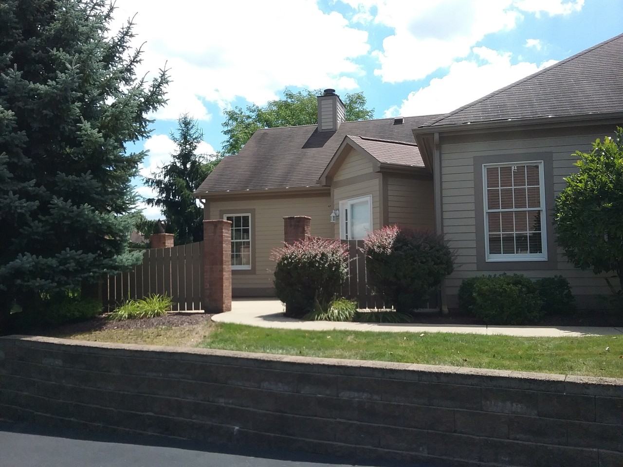 128 Linden Ct - Photo 2 of 31