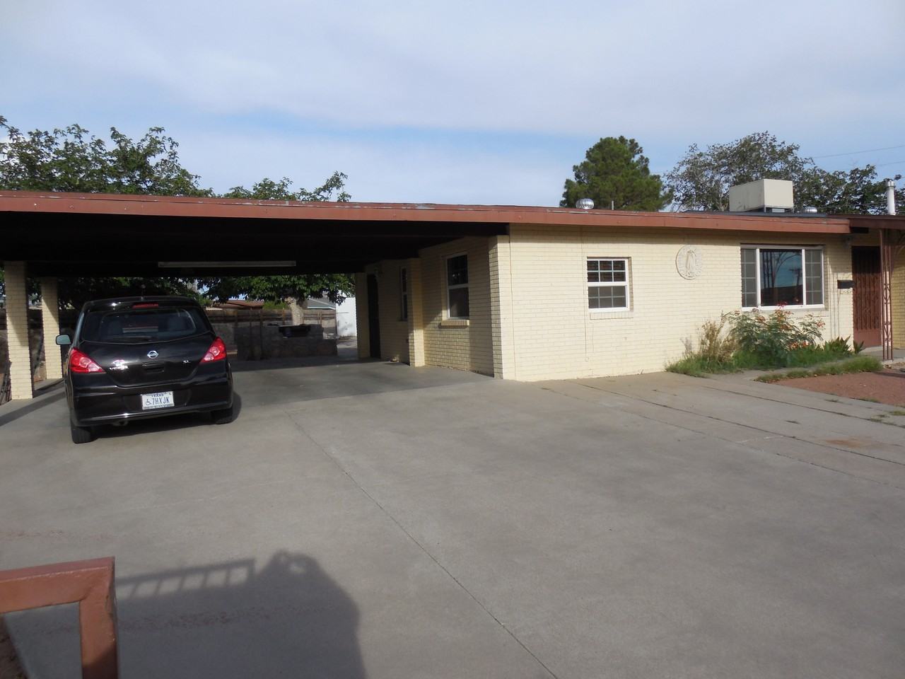 1150 Stanley St - Photo 2 of 5