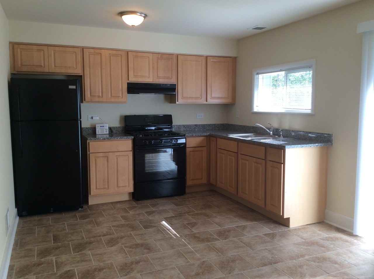 822 Blackhawk Dr - Photo 3 of 13