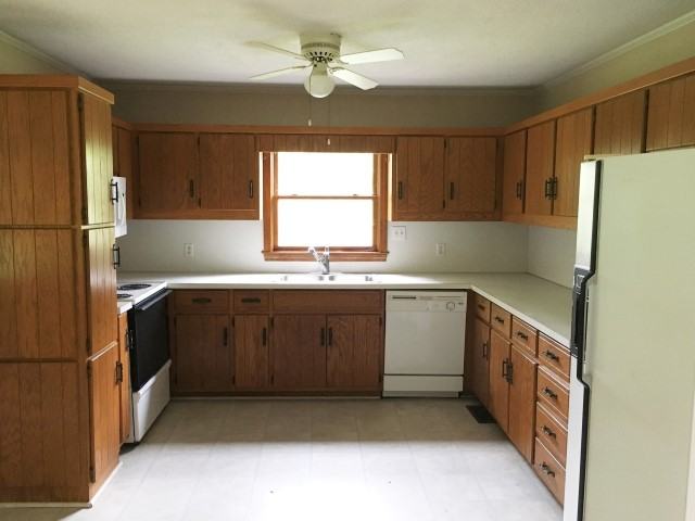 2769 Blue Creek Rd - Photo 2 of 10