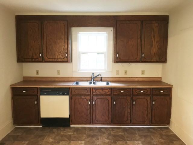 219 N Beaver St - Photo 3 of 10