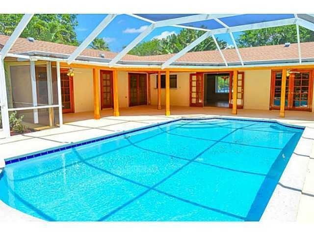 2416 Lowson Blvd - Photo 2 of 4