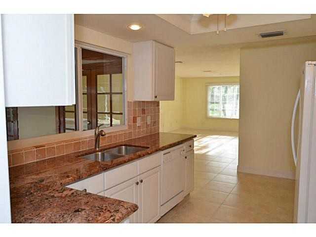 2416 Lowson Blvd - Photo 3 of 4