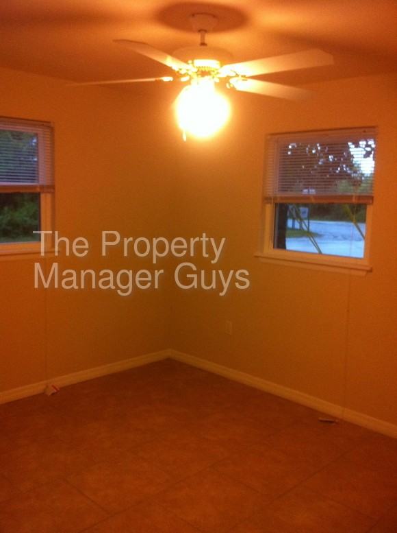 389 Park Ave - Photo 2 of 40