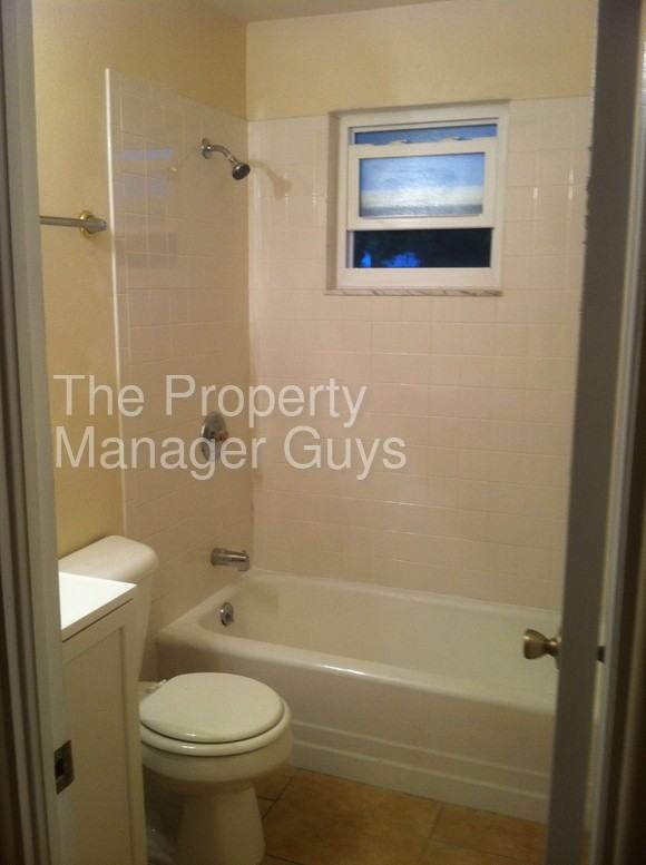 389 Park Ave - Photo 3 of 40