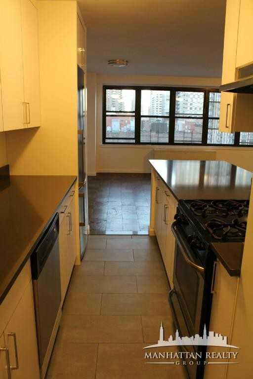 E 82nd St #20G - Photo 3 of 6