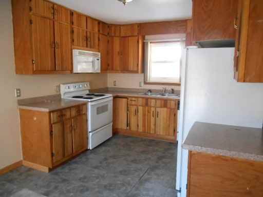 3700 Fox Pointe S - Photo 2 of 21