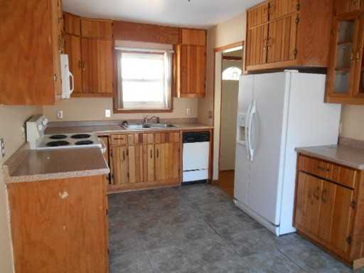 3700 Fox Pointe S - Photo 3 of 21