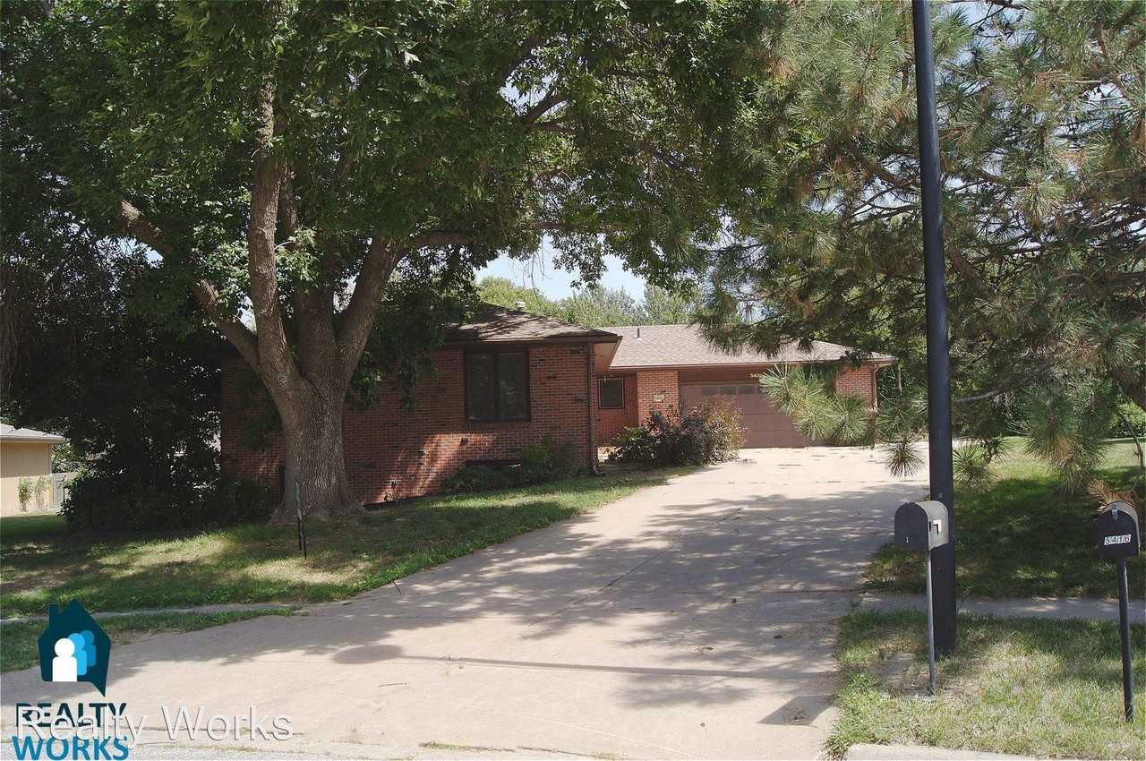 5408 S 65th St Cir - Photo 2 of 16