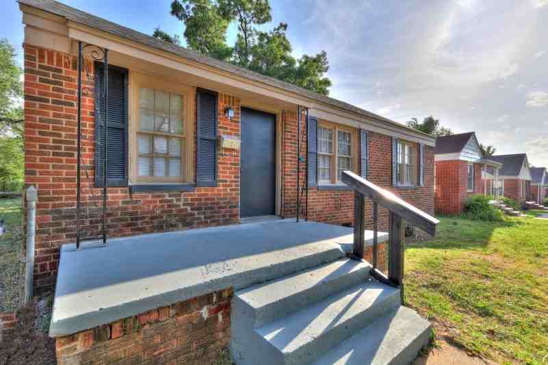 2201 NE 20th St - Photo 2 of 16