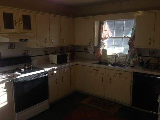 4033 Village Dr - Photo 3 of 5