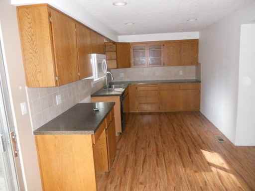 16775 Lake Forest Blvd - Photo 3 of 10