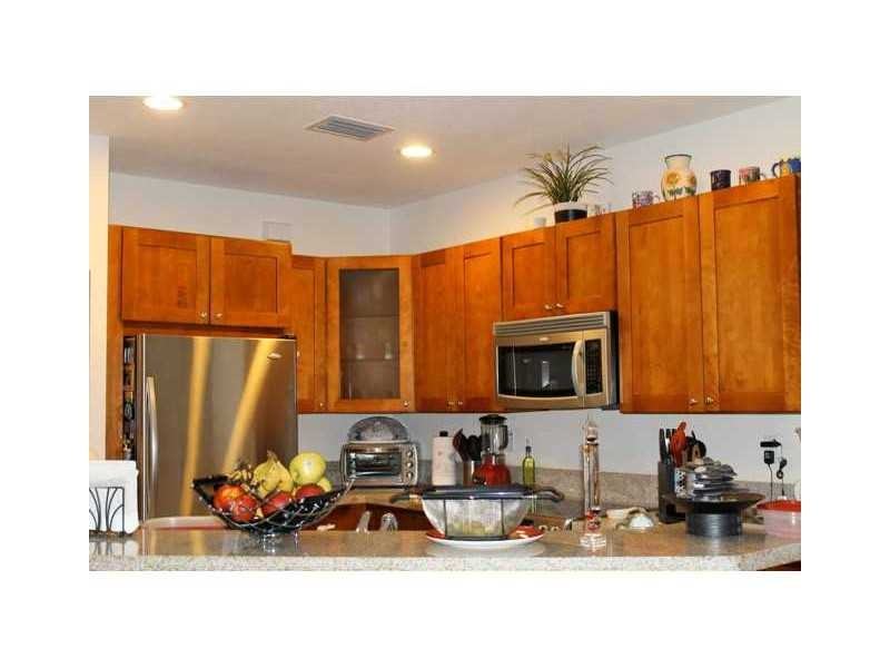 10751 NW 76th Ln - Photo 2 of 10