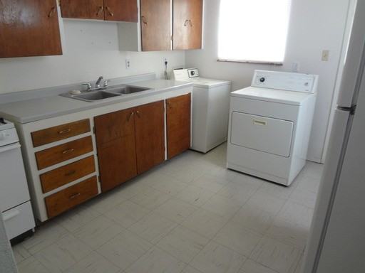 321 W Broadway Ave - Photo 2 of 6