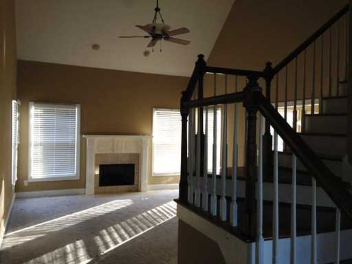 403 Lillian Ln - Photo 3 of 9